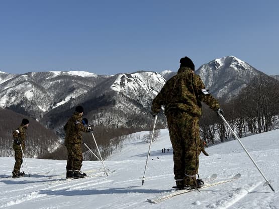 黒伏高原スノーパーク2023_3_4 冬季限定訓練 (スキー訓練) の自衛隊員