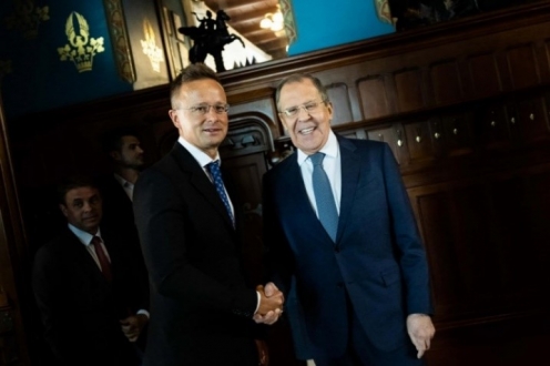 ロシアへの忖度と国際協調に揺れるハンガリー