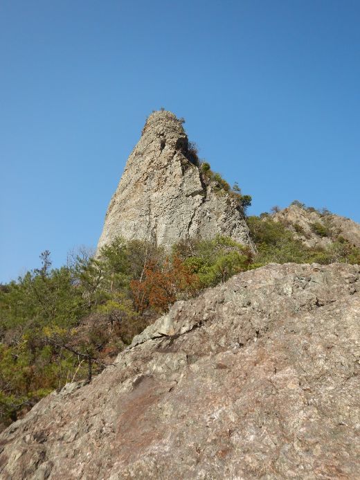 百丈岩のローソク岩